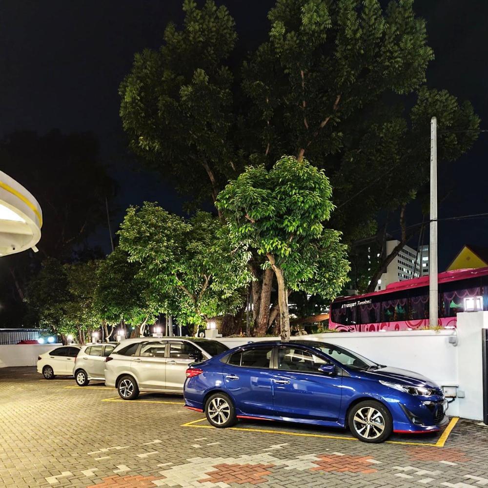 Aurora Court Service George Town