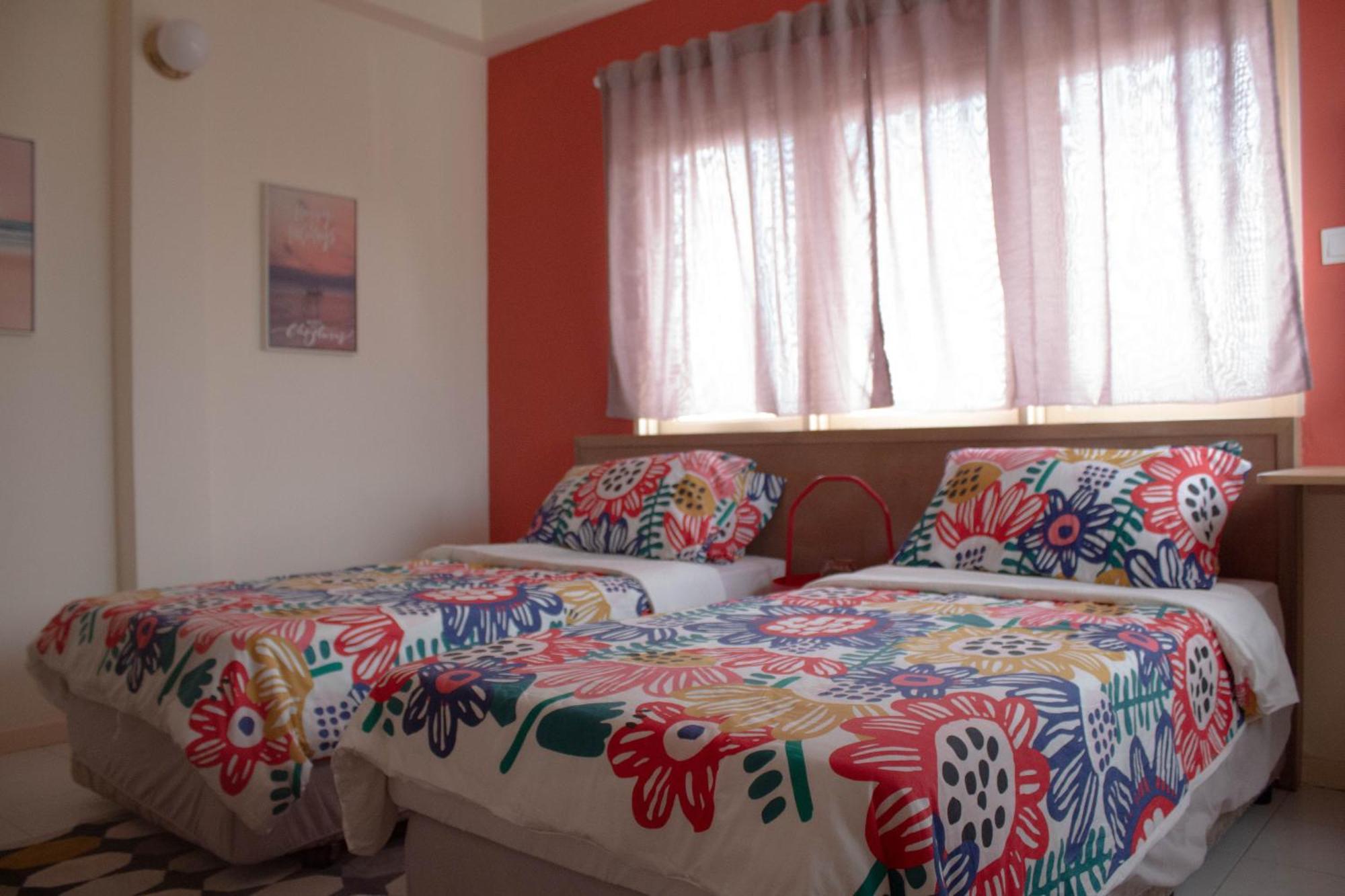 Aurora Court Service * George Town