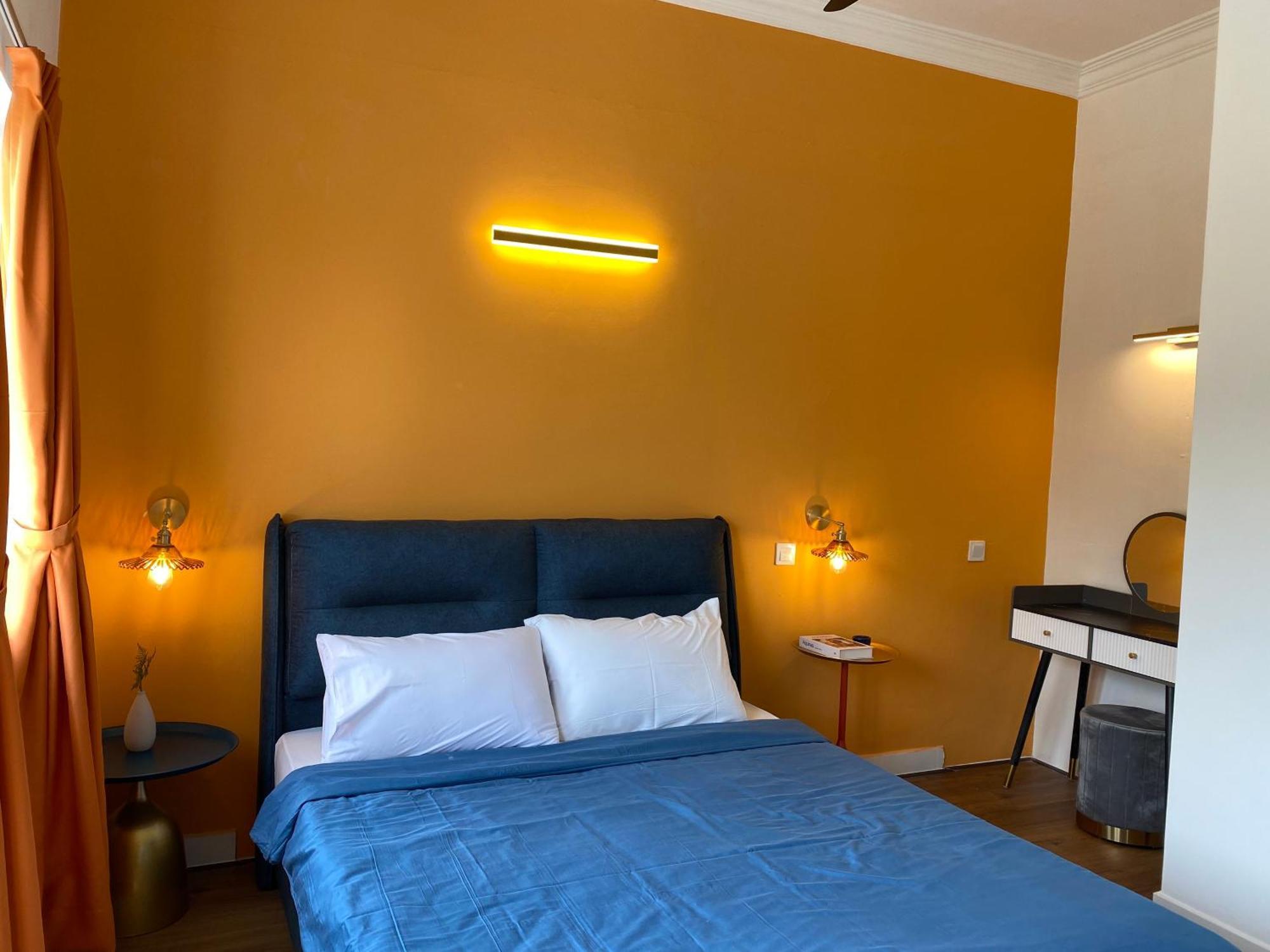 Apartment Aurora Court Service George Town