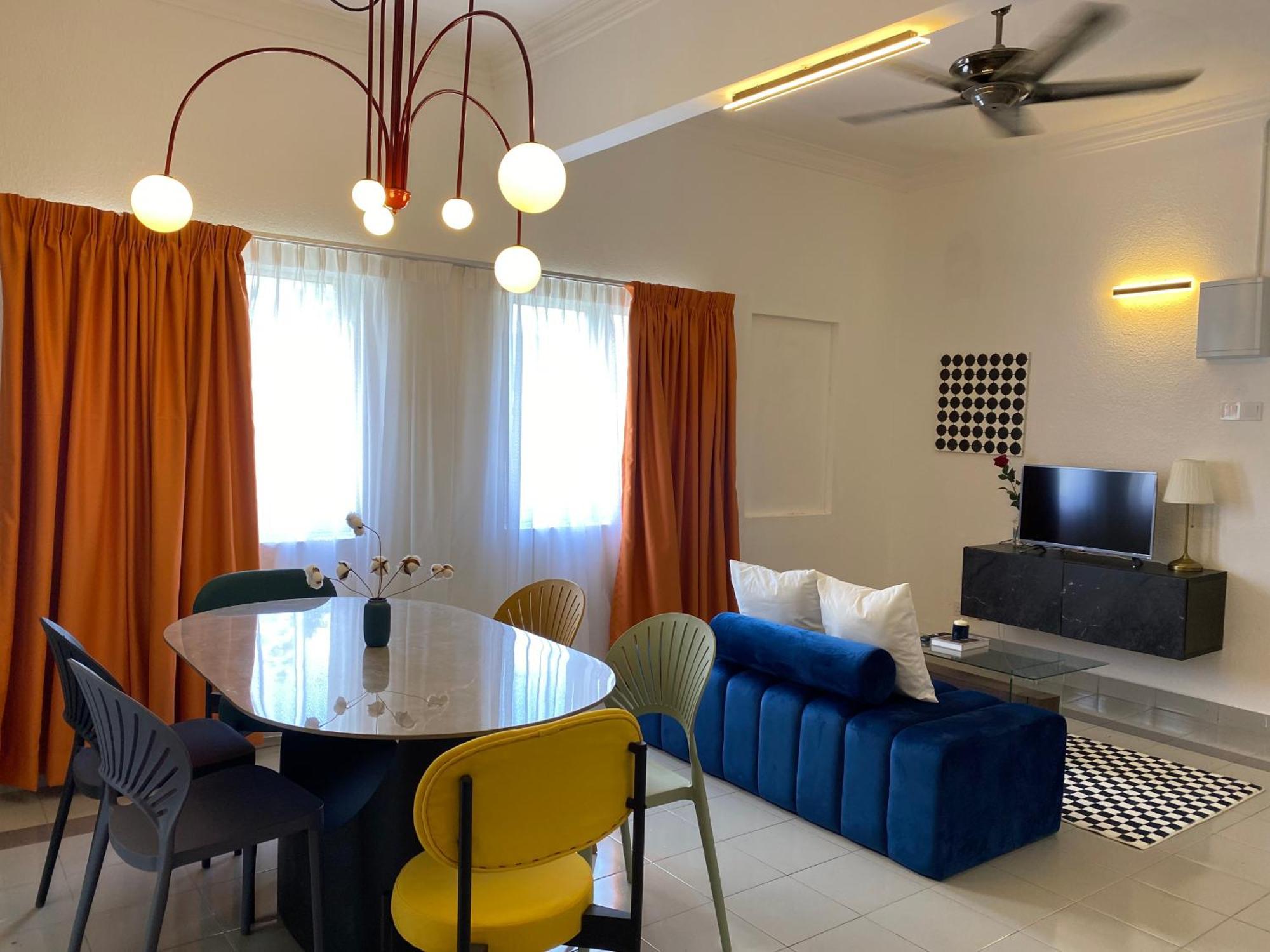Aurora Court Service * George Town