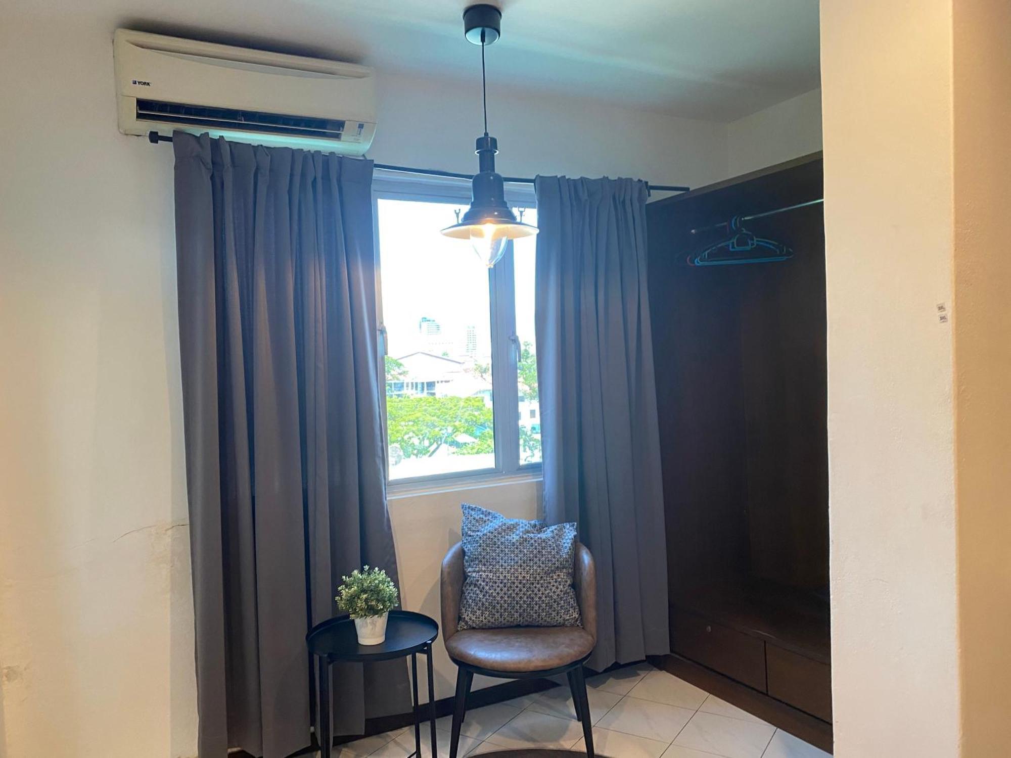 Apartment Aurora Court Service George Town