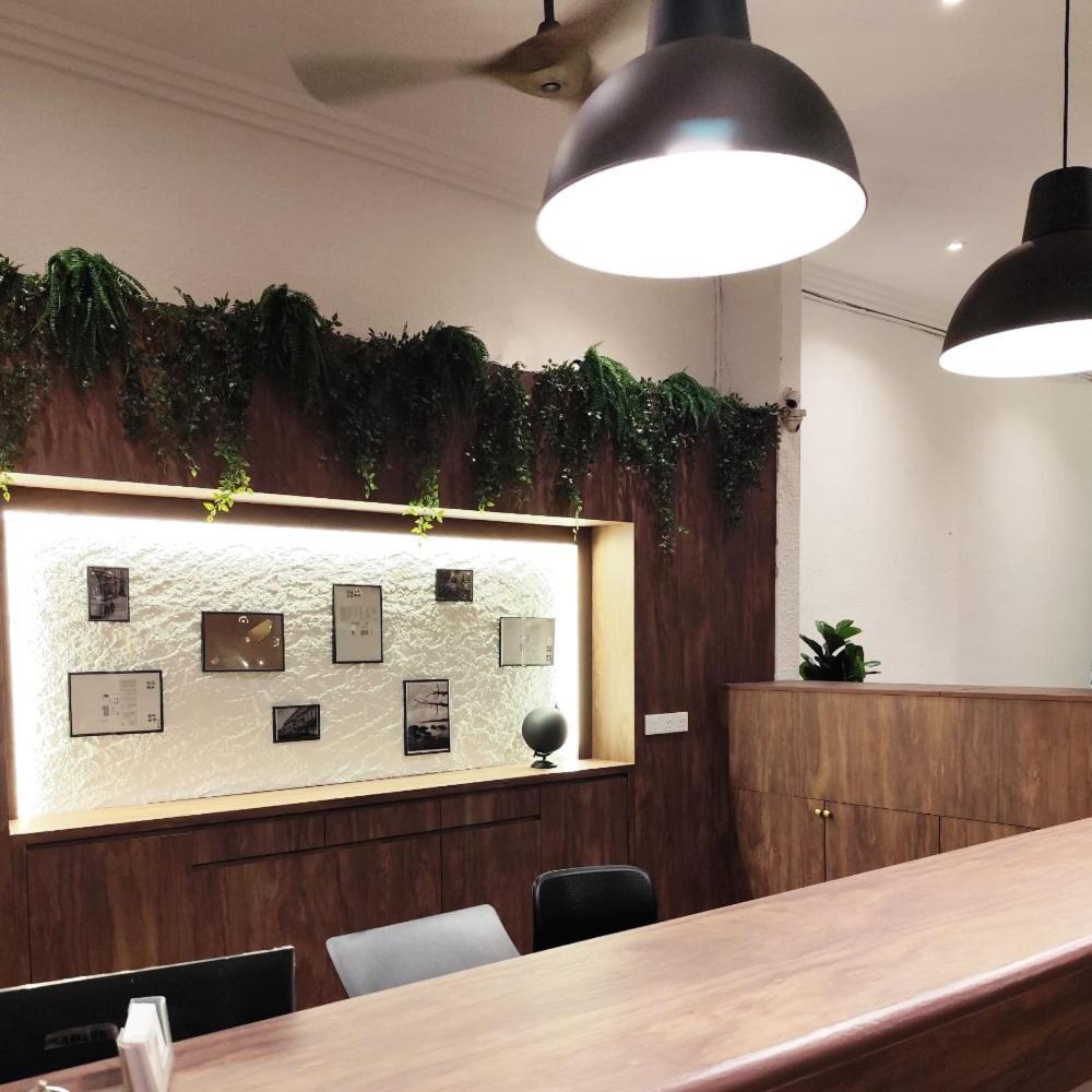 Apartment Aurora Court Service George Town